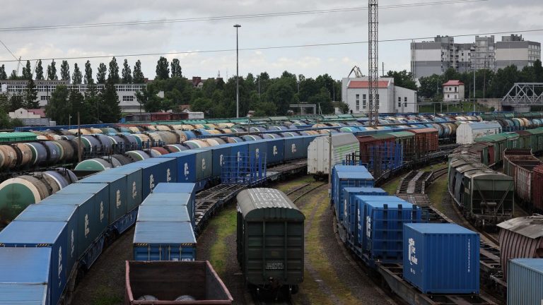 Литва возобновила железнодорожный транзит грузов в Калининград