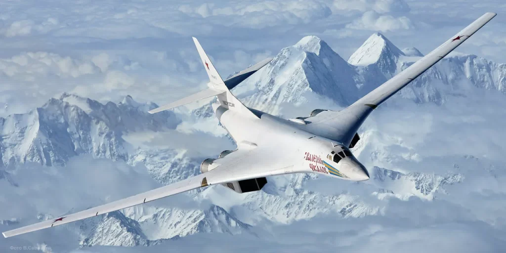 Ту-160 &#8220;Белый лебедь&#8221;: Россия &#8220;перезагружает&#8221; свой старый бомбардировщик?
