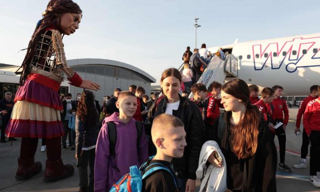 50 тысяч украинских беженцев в Великобритании могут стать бездомными &#8211; The Guardian