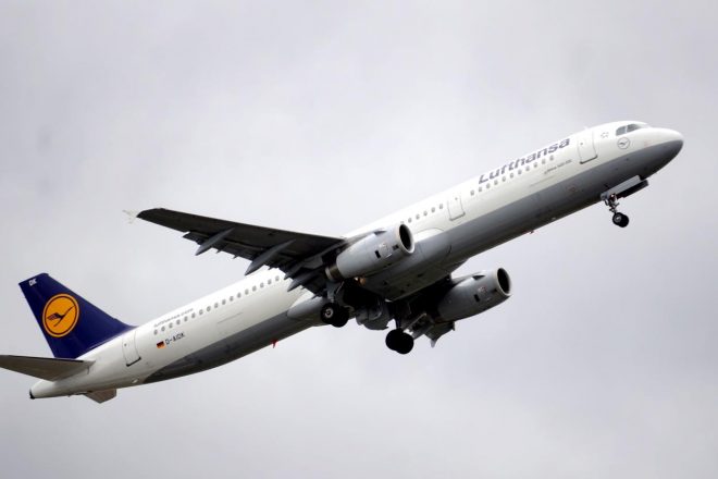 Пилоты Lufthansa проголосовали за забастовку с требованием повышения зарплат