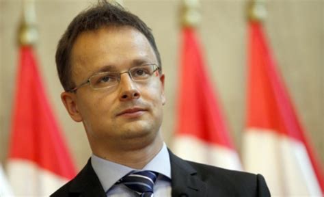 Венгрия не собирается ограничивать выдачу виз россиянам