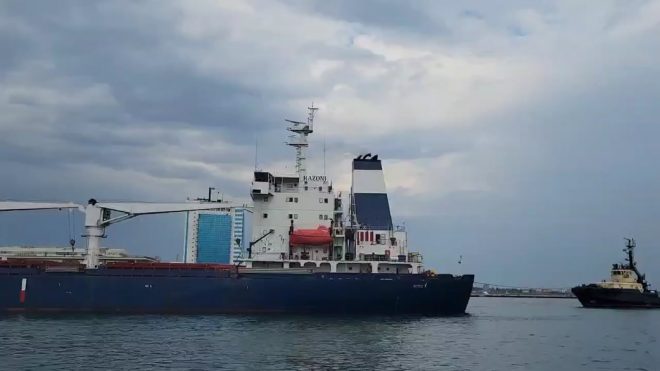 Первое украинское судно-зерновоз вышло из порта Одессы