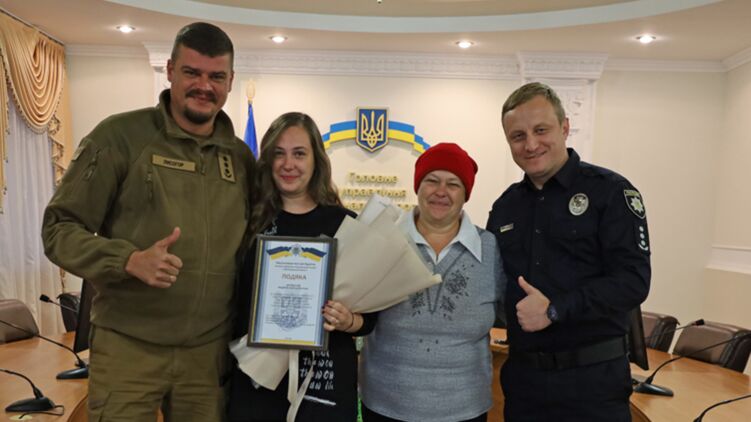 В Бердичеве мать и дочь поймали вооруженного ножом вора, обезвредили его и передали полиции (ФОТО)
