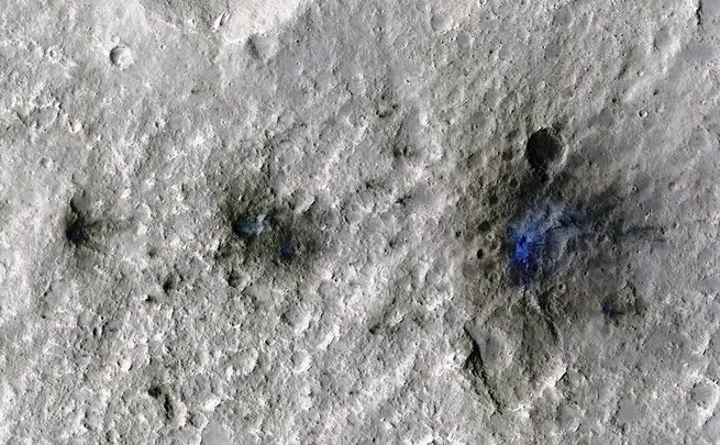 Аппаратура NASA обнаружила падение трех метеоритов на Марс (ФОТО)