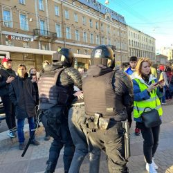 Во многих городах России &#8211; антивоенные протесты: полиция задерживает активистов (ФОТО, ВИДЕО)