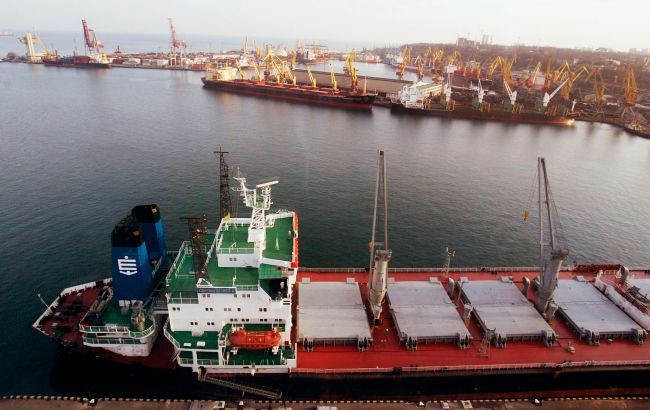 Из одесских портов отправился караван судов со 170-ю тысячами тонн агропродукции