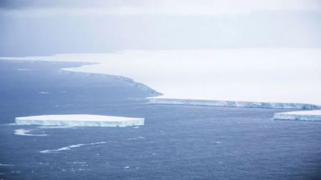 Из-за смены течений в Южном океане  раскололся антарктический айсберг площадью около 6000 км2