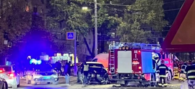 На Печерске в Киеве произошло ДТП: автомобили смяло, виновник скрылся с места аварии