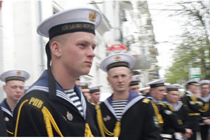 В Одессе вышли на митинг моряки, которые не могут выехать из Украины на работу