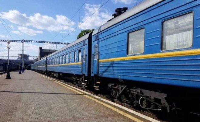 Из-за вчерашней атаки РФ поезда в Украине ходят с задержкой до 7,5 часов.