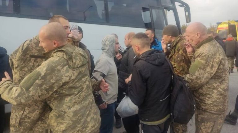 Офицеры, медики, сержанты, солдаты: Украина вернула 52 человека из российского плена