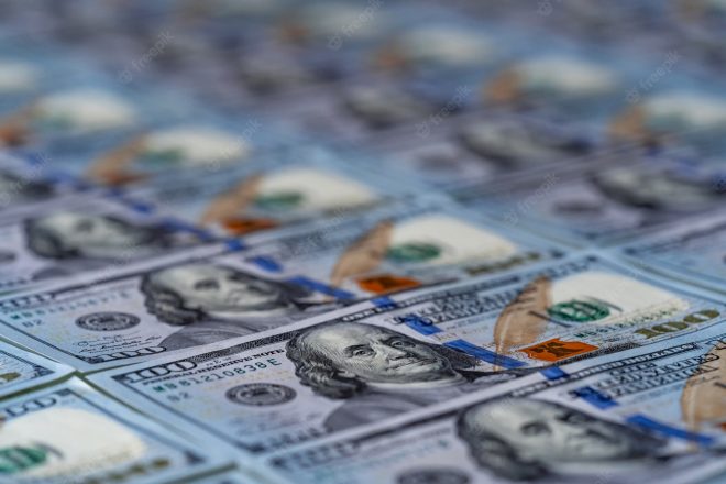 Украинцы в ноябре купили валюты на 391 миллион долларов больше, чем продали