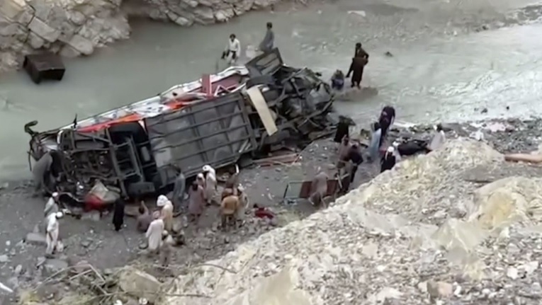 Автобус в Египте с дороги упал в канал: 21 погибший