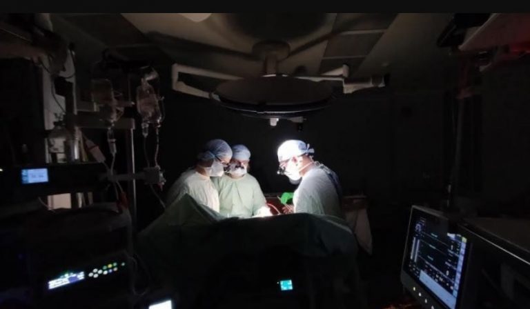 Во Львове хирурги без электроэнергии провели операцию на сердце