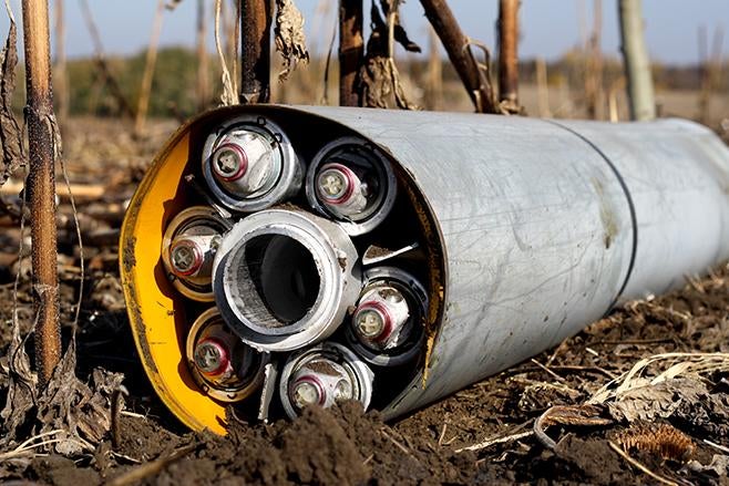 В Запорожье кассетные снаряды упали возле домов: началась эвакуация местных жителей