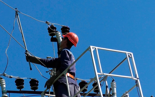 В Харьковской и Николаевской областях продолжается подключение потребителей к электроснабжению