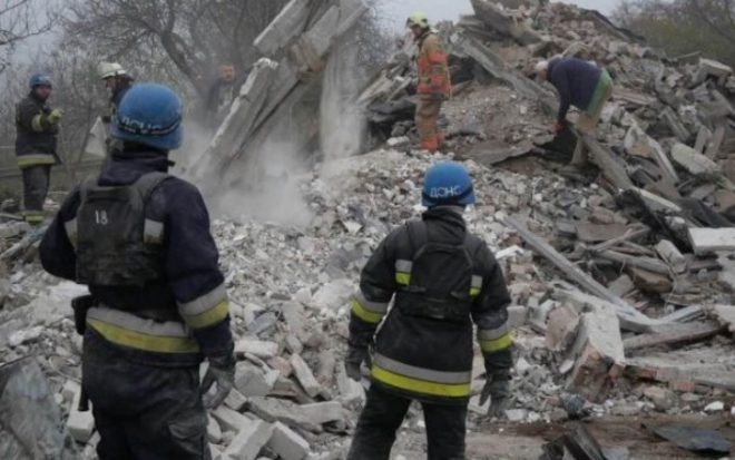 Не менее 6 раненых, есть погибшие: РФ сбросила авиабомбы на три дома в Запорожской области