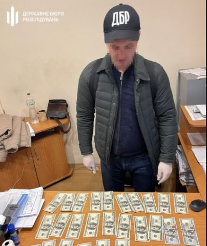 В Одессе задержали прокурора: получил взятку 3000 долларов от подсудимого