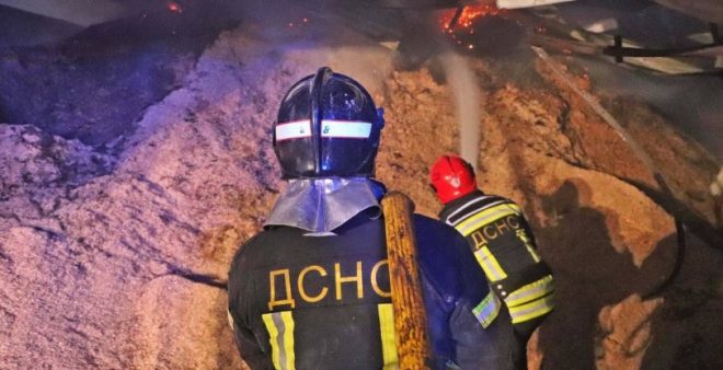 В Киевской области горел склад с паллетами: подробно 