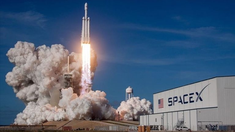 Ракета компании SpaceX стартовала на орбиту с европейским спутником связи