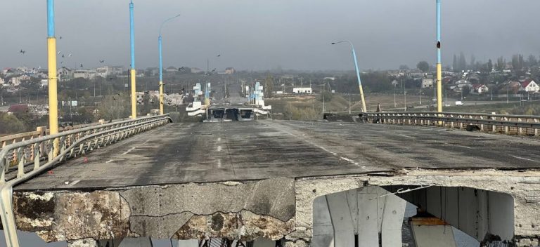 Появились фото разрушенного Антоновского моста в Херсоне