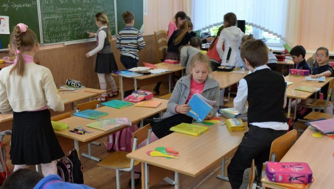 Из-за блэкаутов успеваемость школьников в Киеве будут оценивать иначе 