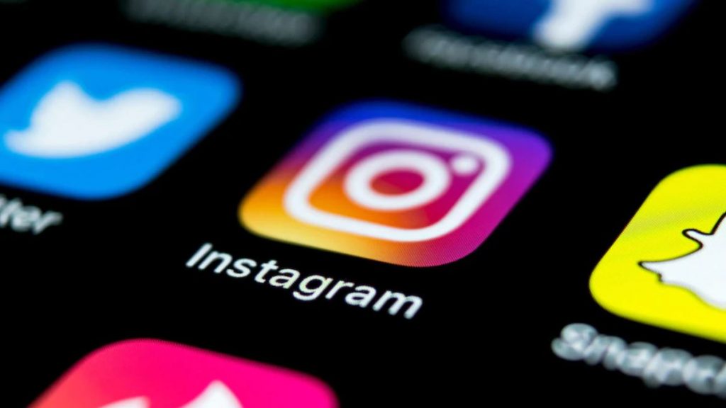Instagram разрабатывает собственный чат-бот с искусственным интеллектом