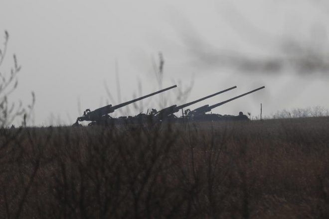 За сутки войска РФ 60 раз обстреляли Херсон и область: есть погибший и раненые