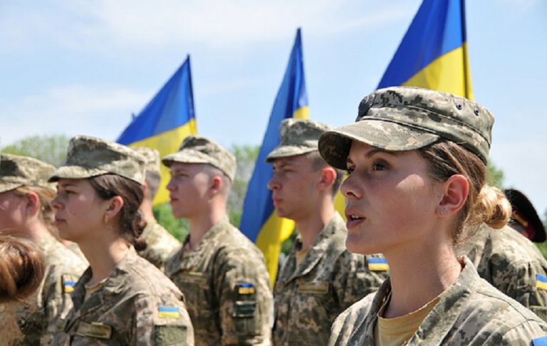 Женщины будут учиться воевать наравне с мужчинами: появился законопроект о новых правилах мобилизации в Украине