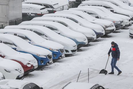 В Киеве начался снегопад: власть просит водителей &#171;не выезжать без надобности&#187;