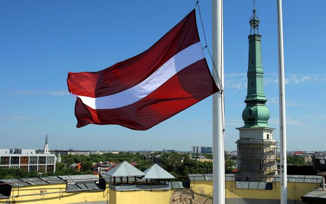 Латвия передала Украине на нужды ВСУ десятки конфискованных у пьяных водителей авто