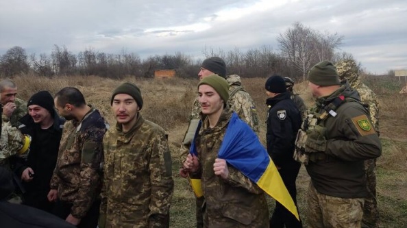 Обмен пленными между Украиной и РФ: домой вернулись защитники Мариуполя и украинцы из СИЗО в Еленовке