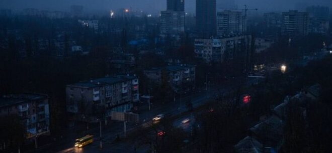 Блэкаут в Одессе: остановился электротранспорт, в магазинах &#8211; очереди на зарядку гаджетов