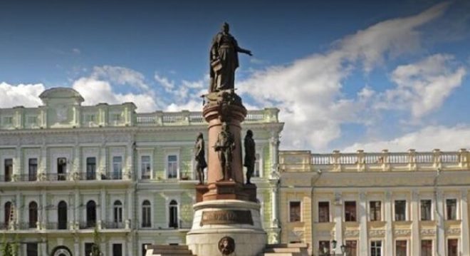 В Одессе начали демонтаж памятника Екатерине II &#8211; СМИ