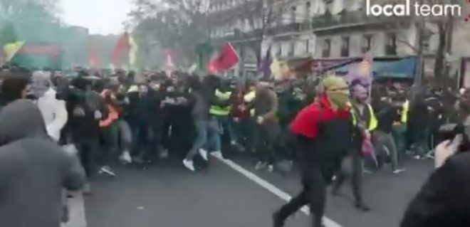 В Париже протестуют тысячи курдов: начались столкновения участников акции с полицией