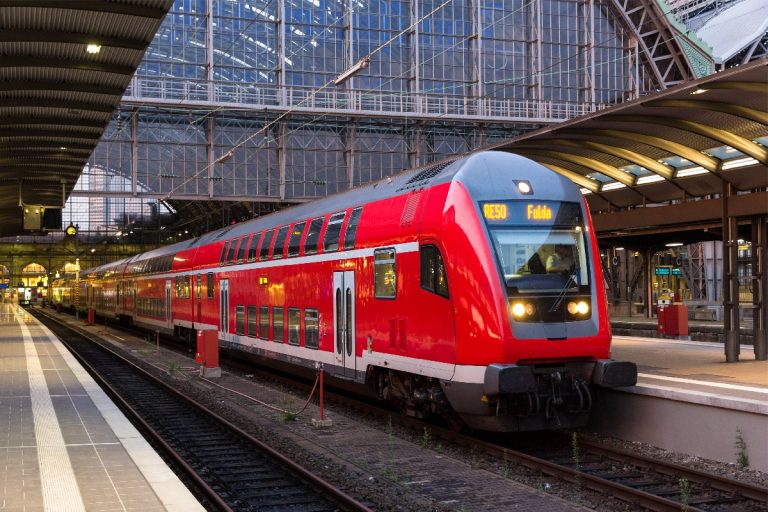 Как украинцам-беженцам доехать в Германию бесплатно: поезда будут курсировать в декабре