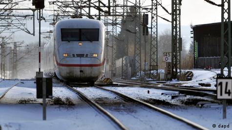 Из-за ледяного дождя и гололеда в Германии возникла проблема с движением поездов