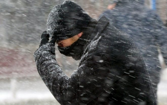 Через несколько часов в Украине начнутся морозы, снег, ветер, на дорогах &#8211; гололед