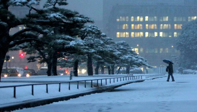 На людей падали сосульки, произошло много ДТП: в Японии из-за снегопада 14 погибших