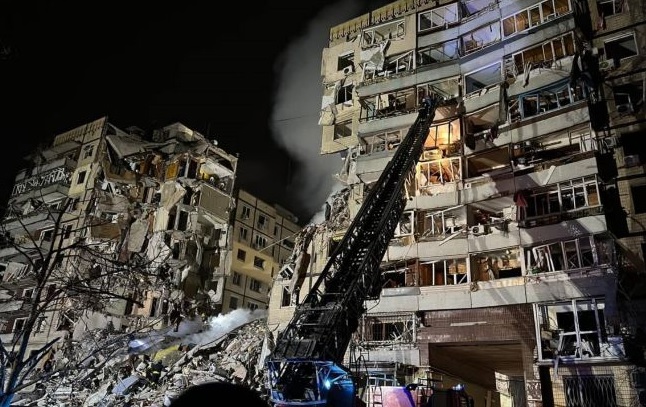 Ракеты РФ разрушили 72 квартиры в доме в Днепре: 5 человек погибли, 64 раненых, среди них 12 детей