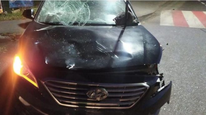 Водитель после алкоголя и наркотиков на угнанном авто подо Львовом врезался в остановку: погиб человек