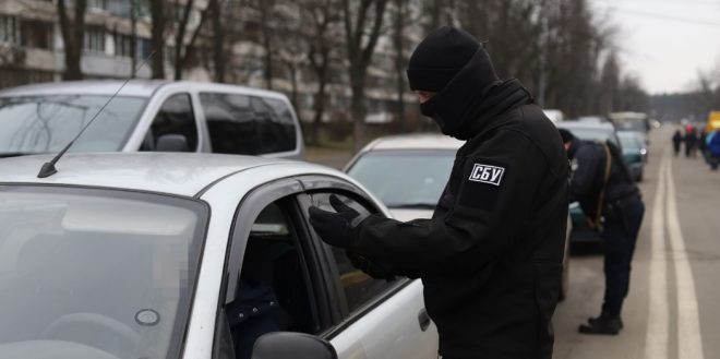 Сегодня СБУ проверяет документы в Деснянском районе Киева