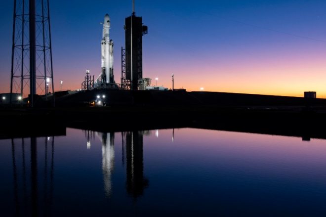 Завтра SpaceX выведет на орбиту военные спутники с секретной миссией