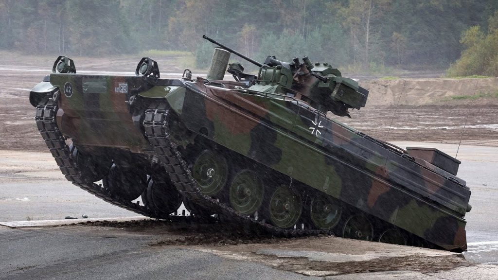 12 пострадавших: в Германии на военных учениях столкнулись 2 боевых машины пехоты