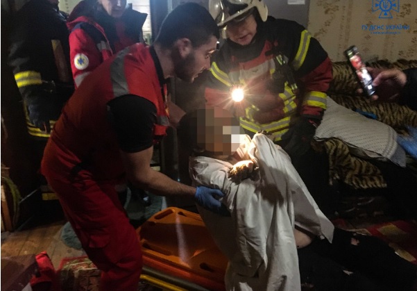 Жительницу Ирпеня мужчина облил бензином и поджег: пострадавшую госпитализировали