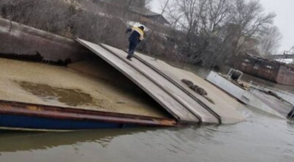 В порту Рени затонула румынская баржа с 860 тоннами украинской пшеницы