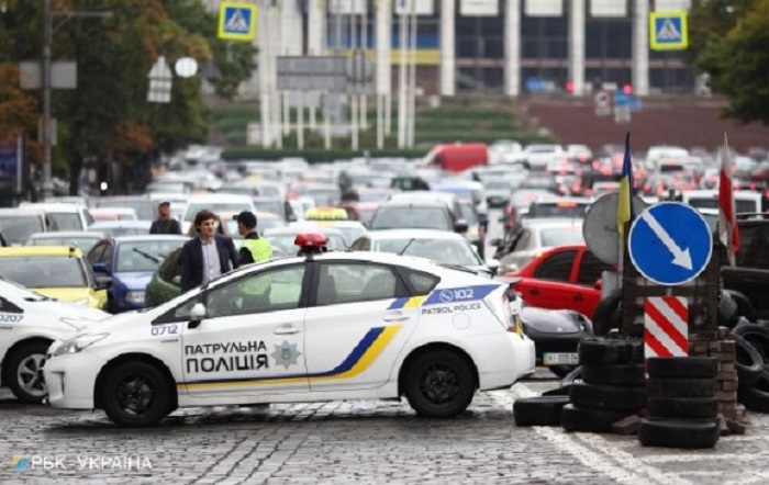 В Киеве – огромные пробки: перекрыто движение транспорта в центре и на Шулявском мосту