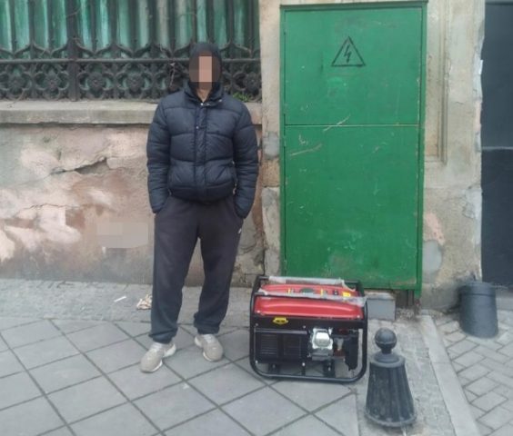В Одессе во время воздушной тревоги мужчина украл генератор