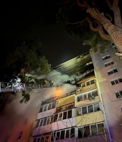 Под Киевом в многоэтажке тушили пожар: сгорели несколько балконов