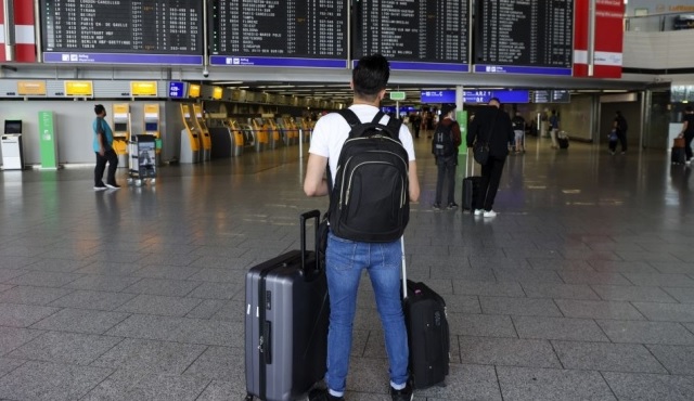 Могут отменить рейсы: в Германии аэропорты объявили о забастовках в понедельник